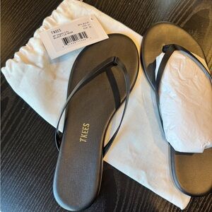 TKEES Black Thin-Strap Leather Flip Sandals